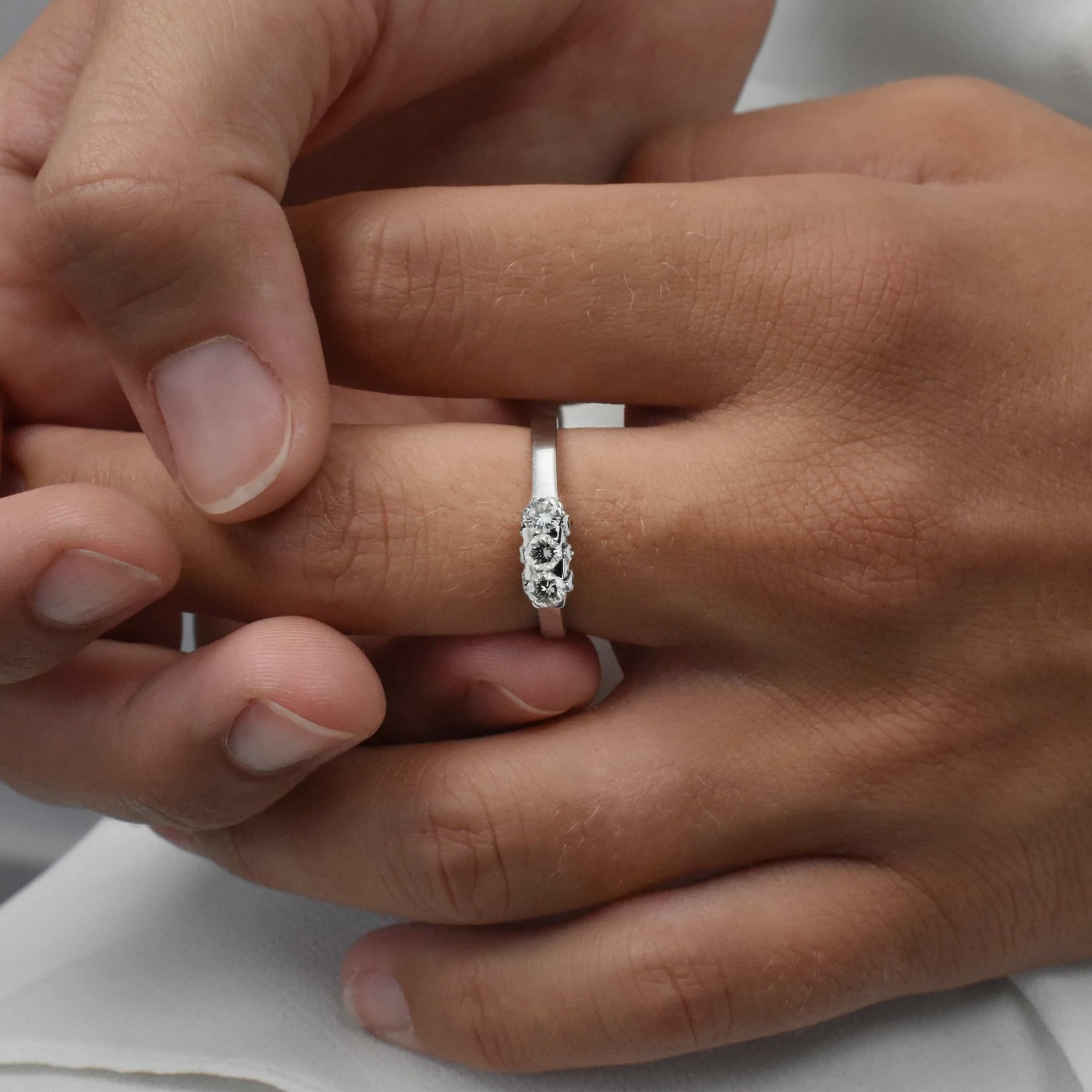 Anello trilogy diamanti a taglio brillante da 0,15 ct