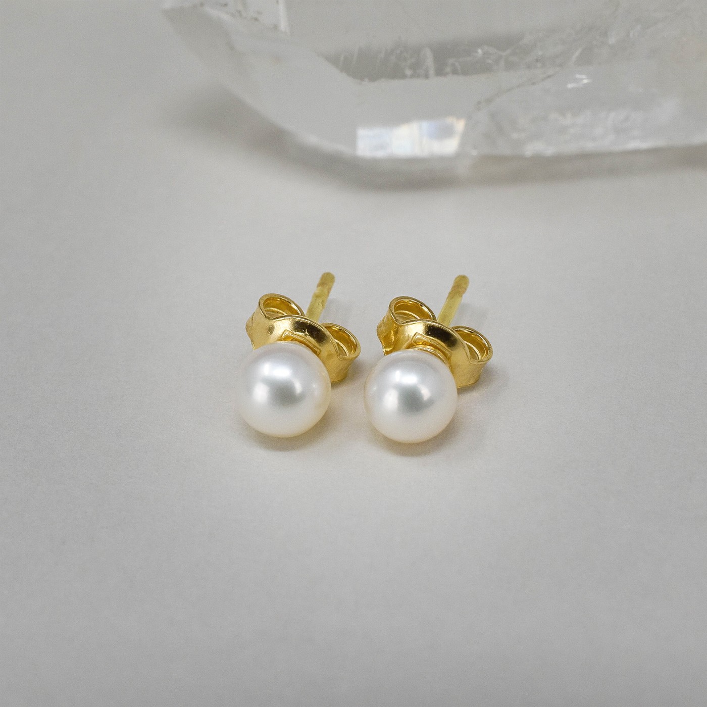 Orecchini di perle con montatura in oro giallo