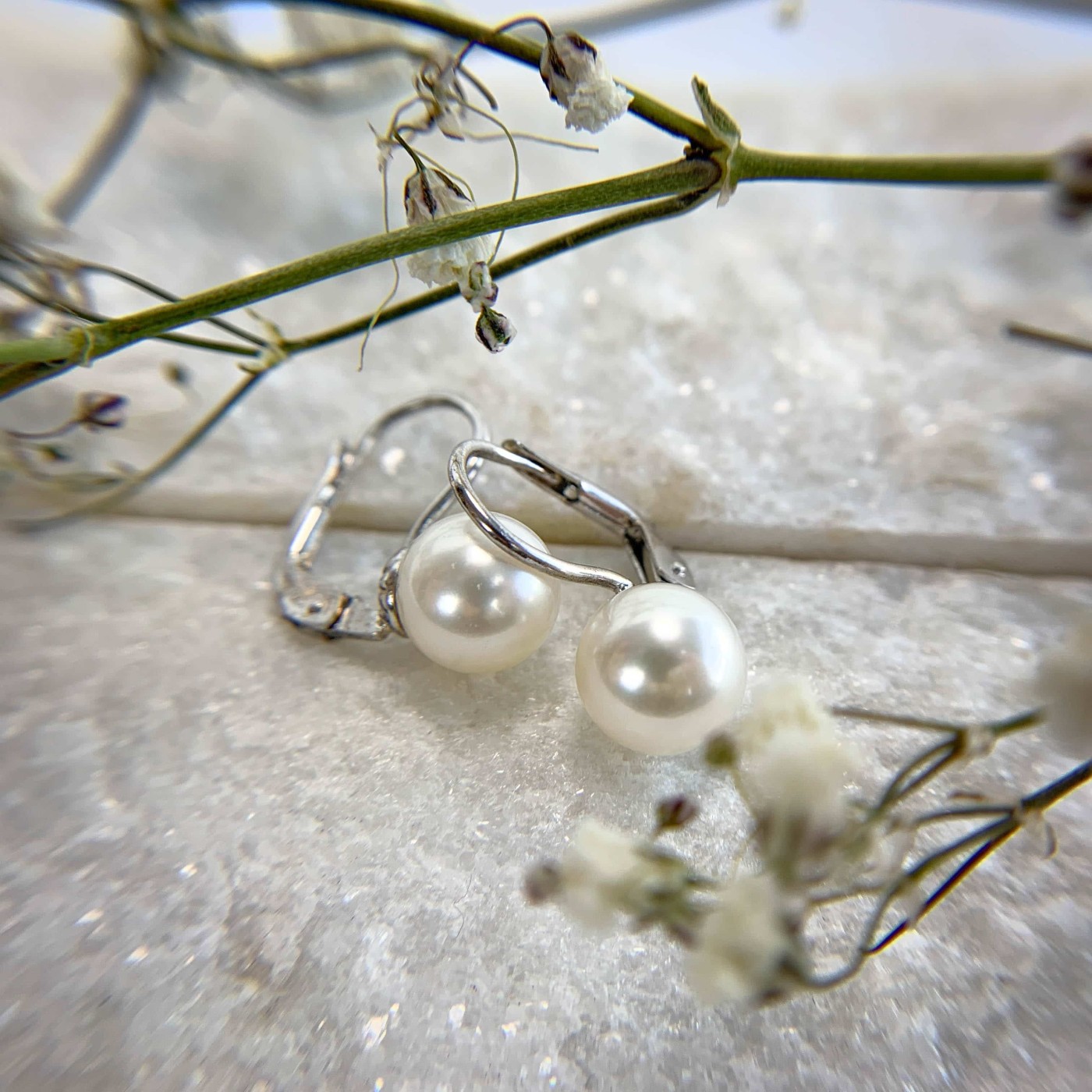 Orecchini a monachella oro bianco e perla di acqua dolce