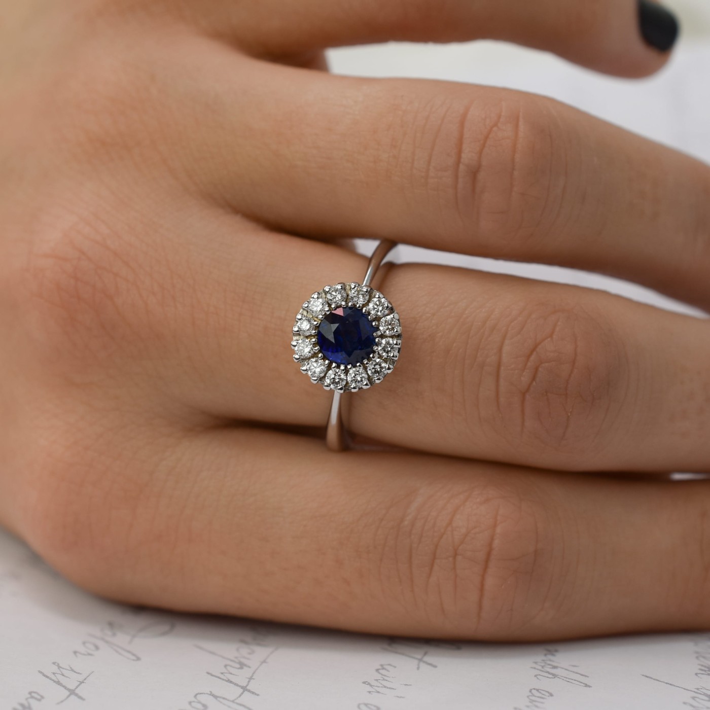Anello classico zaffiro 0,99 ct e brillanti