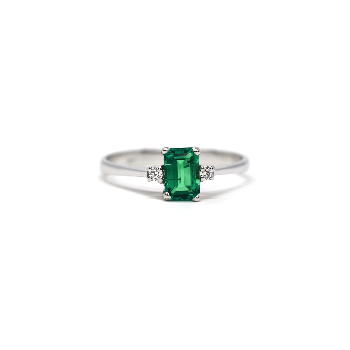 Anello con smeraldite baguette e brillanti