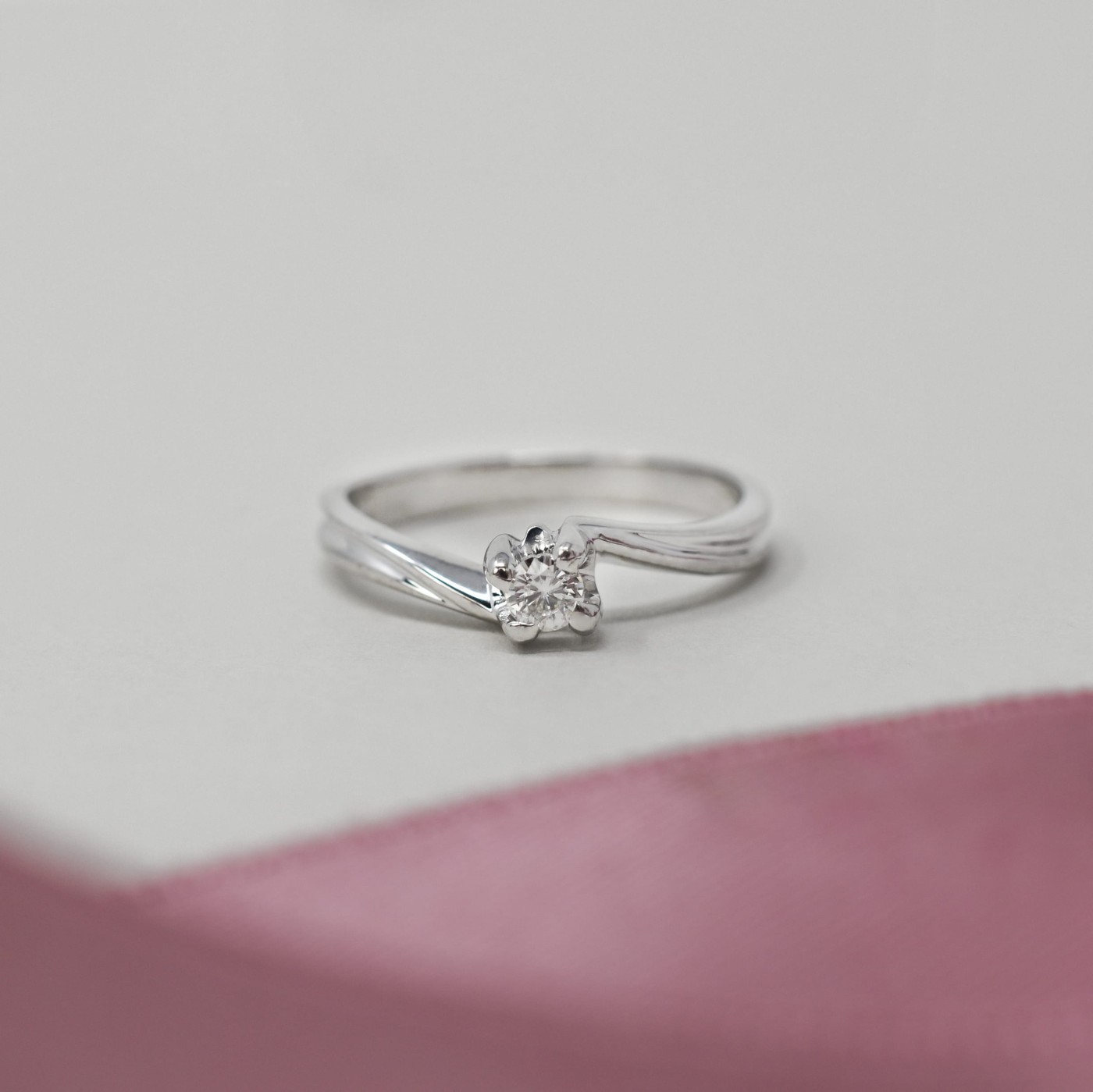 Anello solitario con brillante