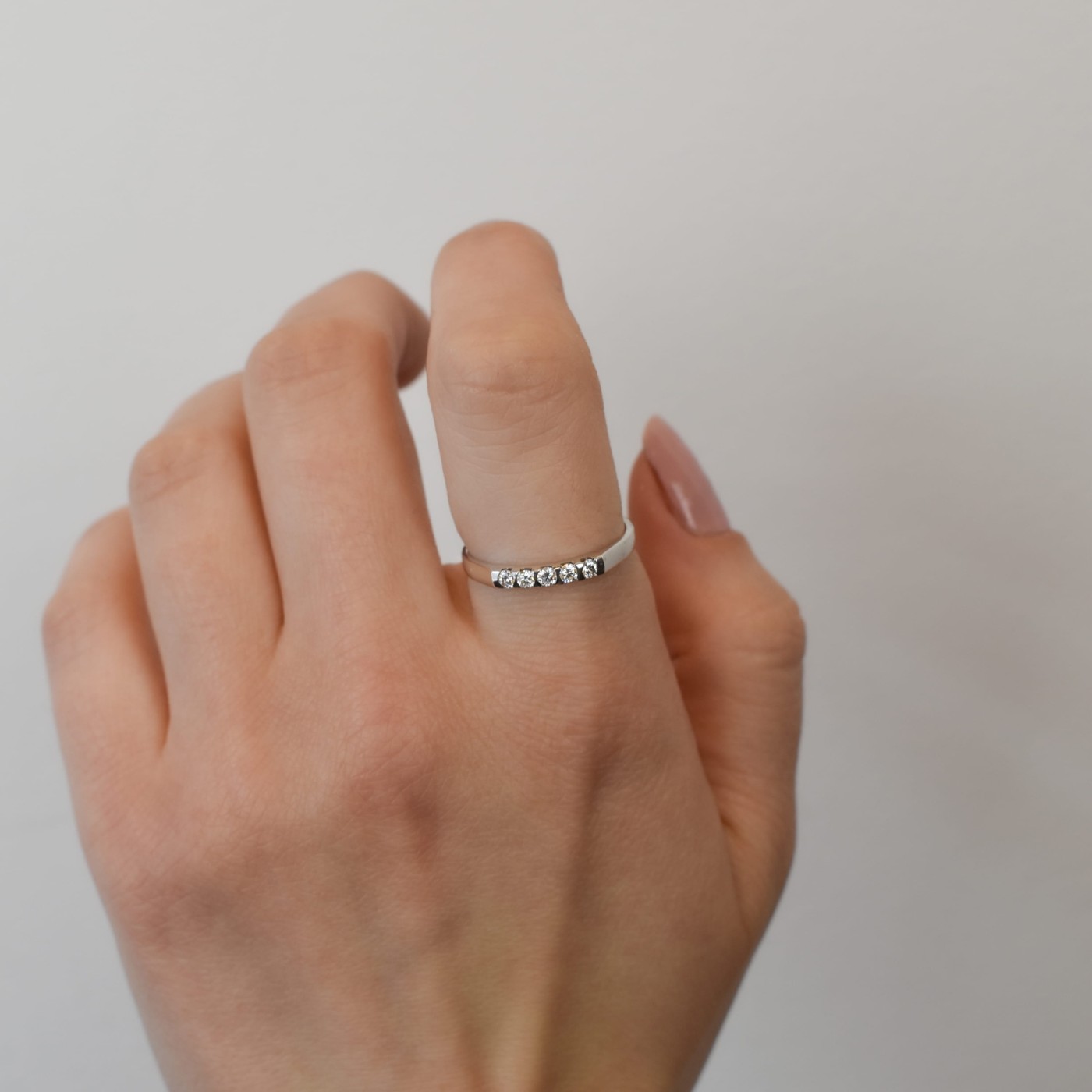 Anello veretta con cinque brillanti