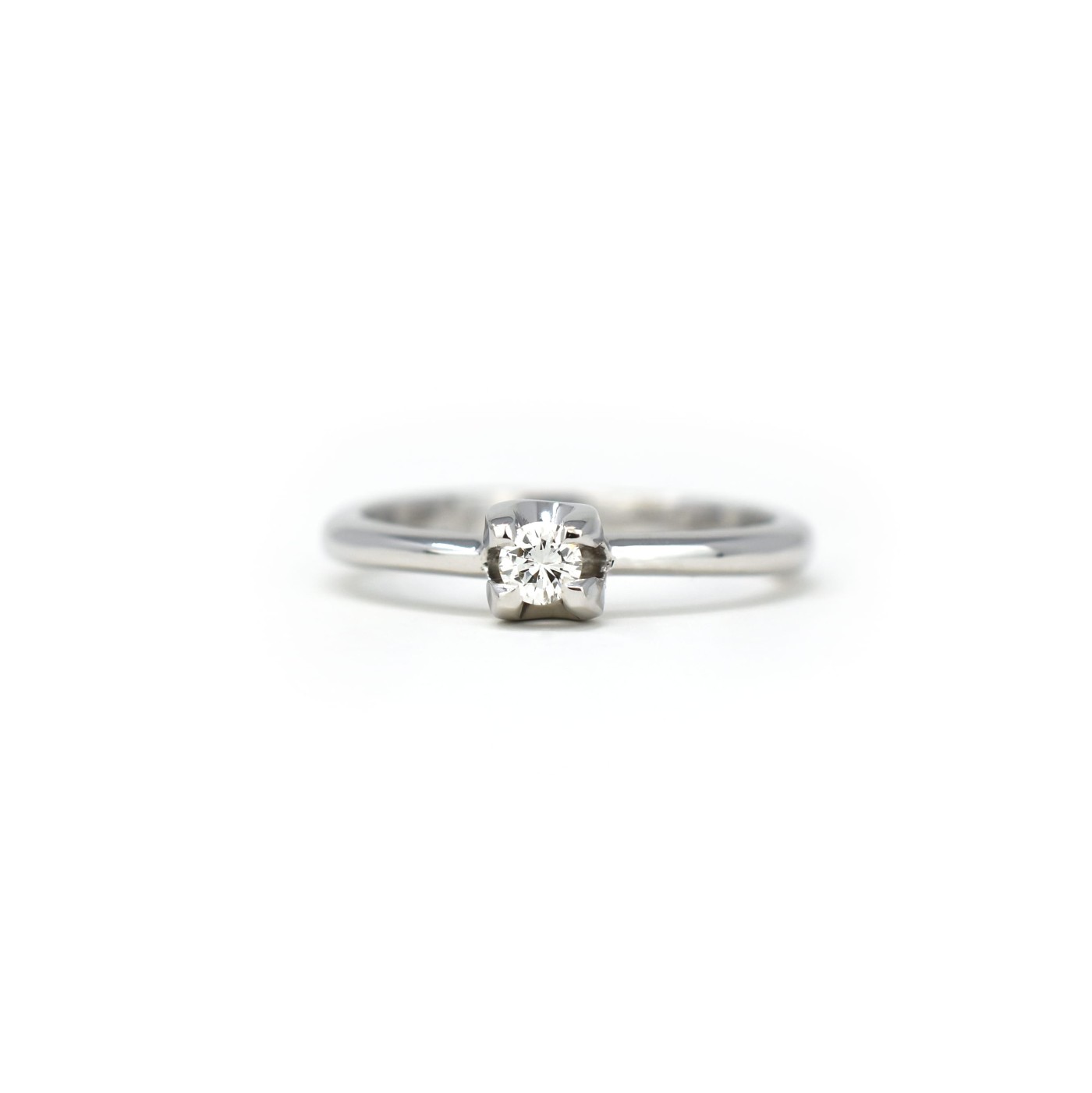 Anello con brillante