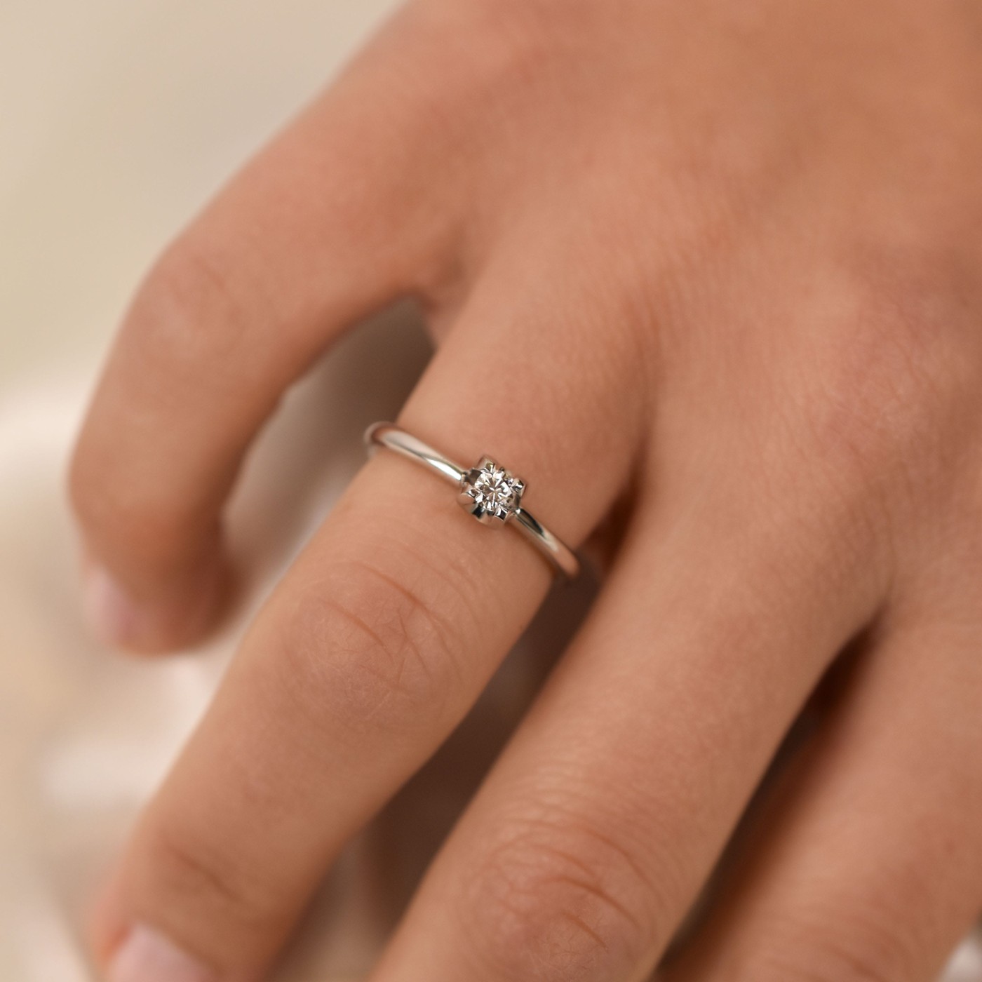 Anello con brillante