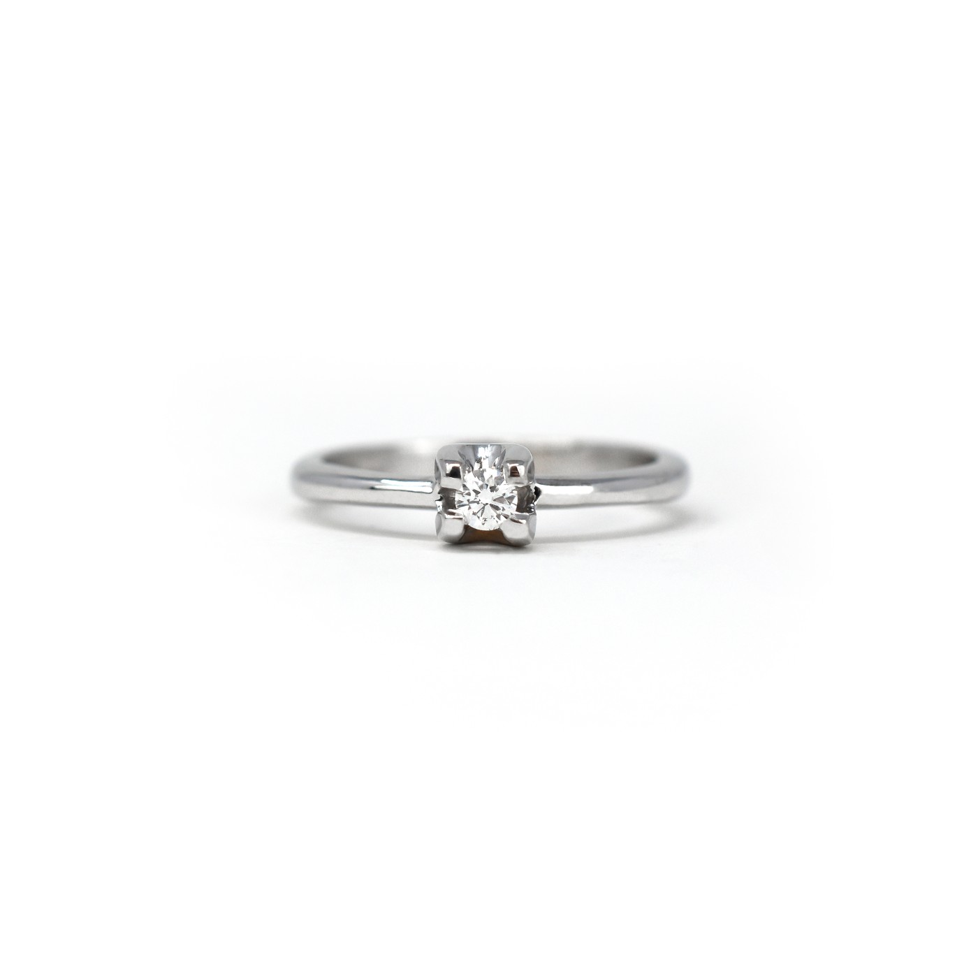 Anello con brillante