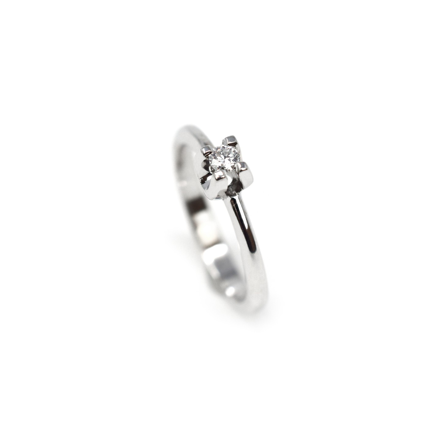 Anello con brillante