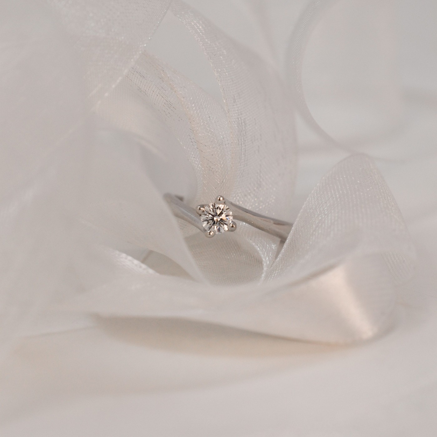 Anello con brillante da 0,26 ct