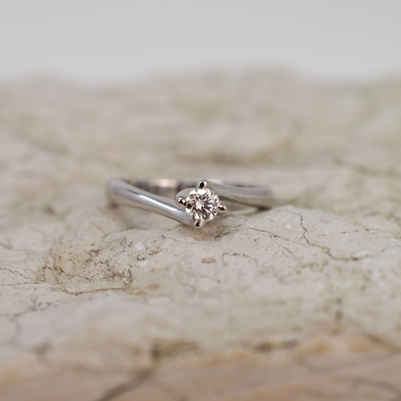 Anello solitario brillante da 0,19
