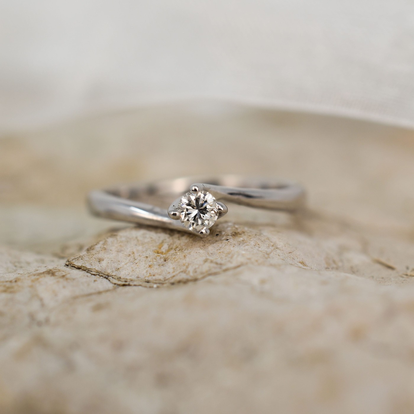Anello con brillante