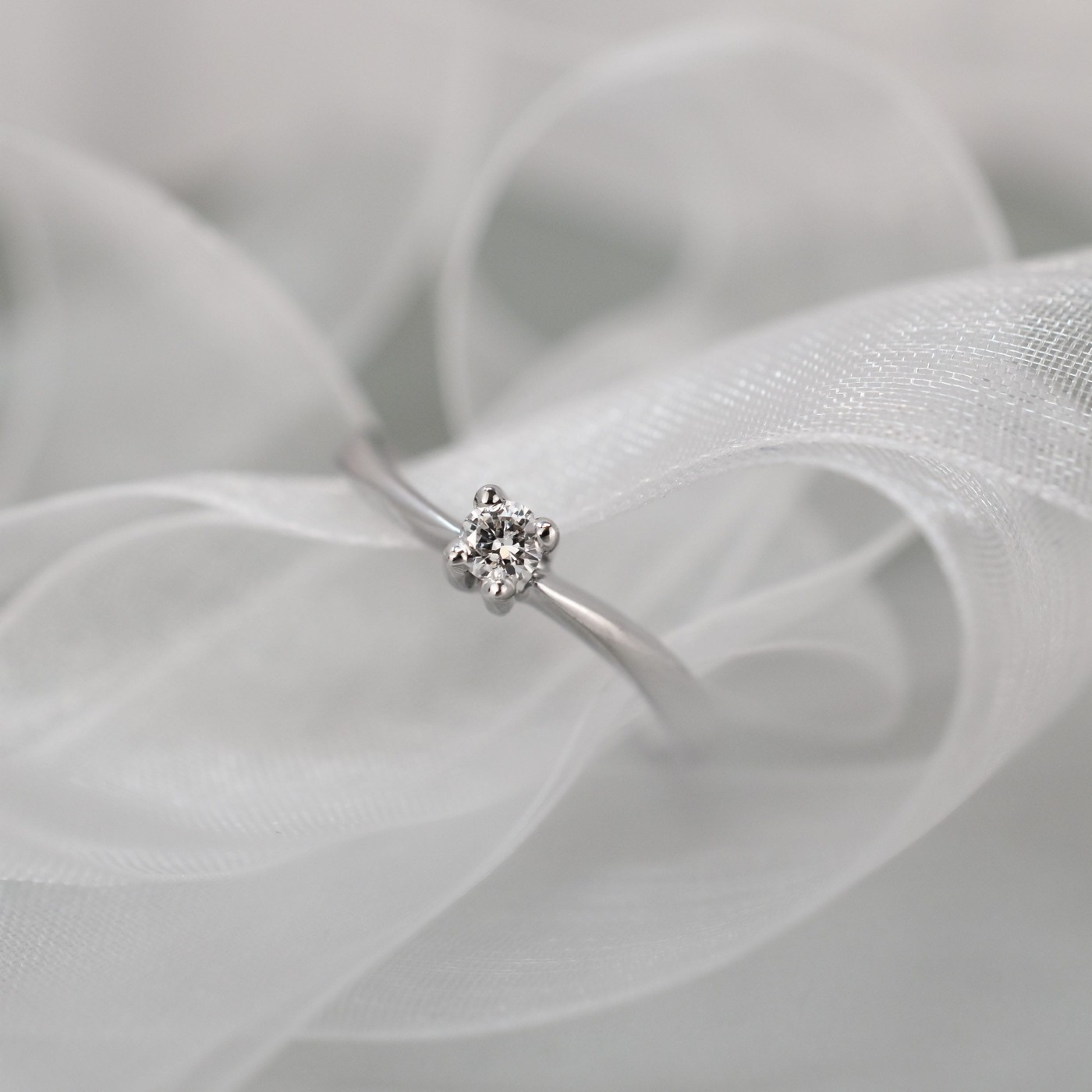 Anello con brillante