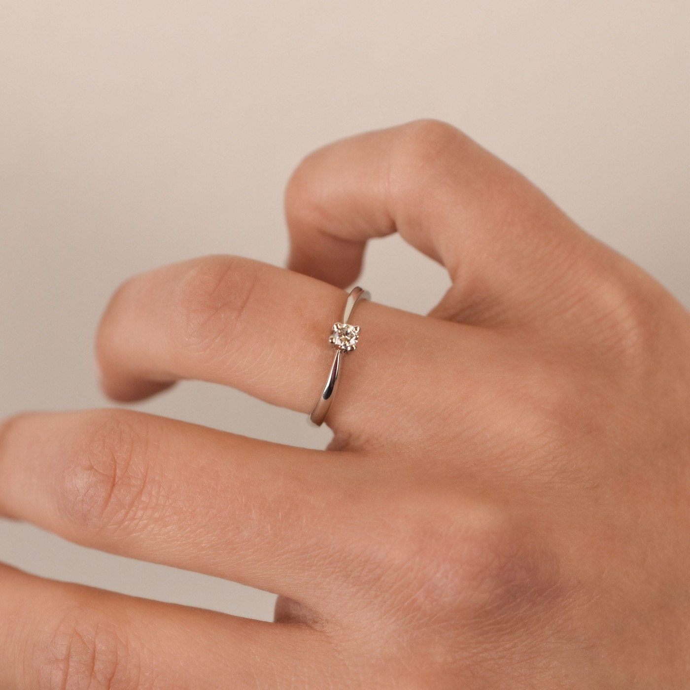 Anello con brillante