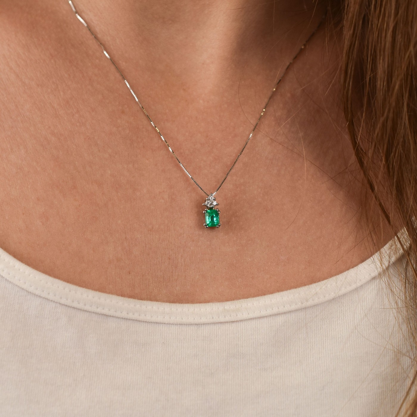 Girocollo con pendente smeraldo e brillanti