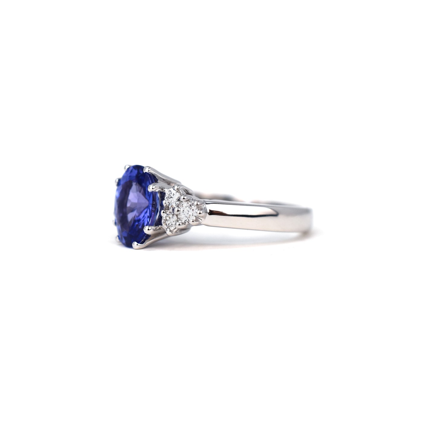 Anello con tanzanite e brillanti