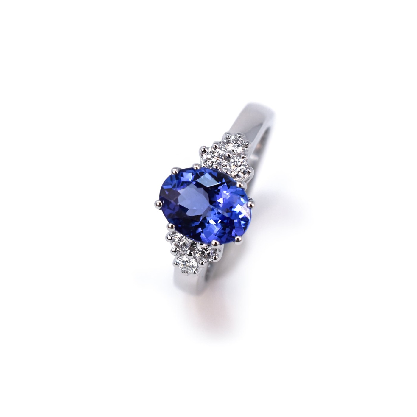 Anello con tanzanite e brillanti