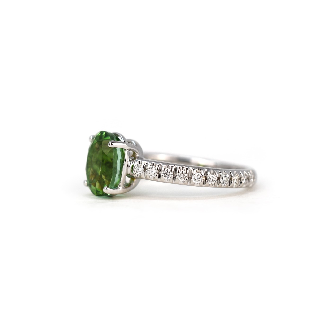Anello tormalina verde brasiliana 2,41 e brillanti