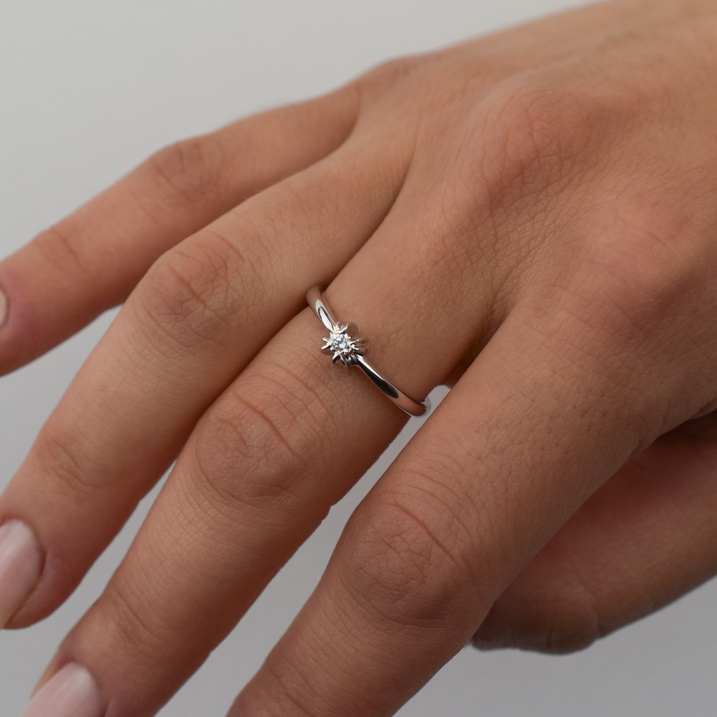 Anello solitario brillante da 0,05 ct