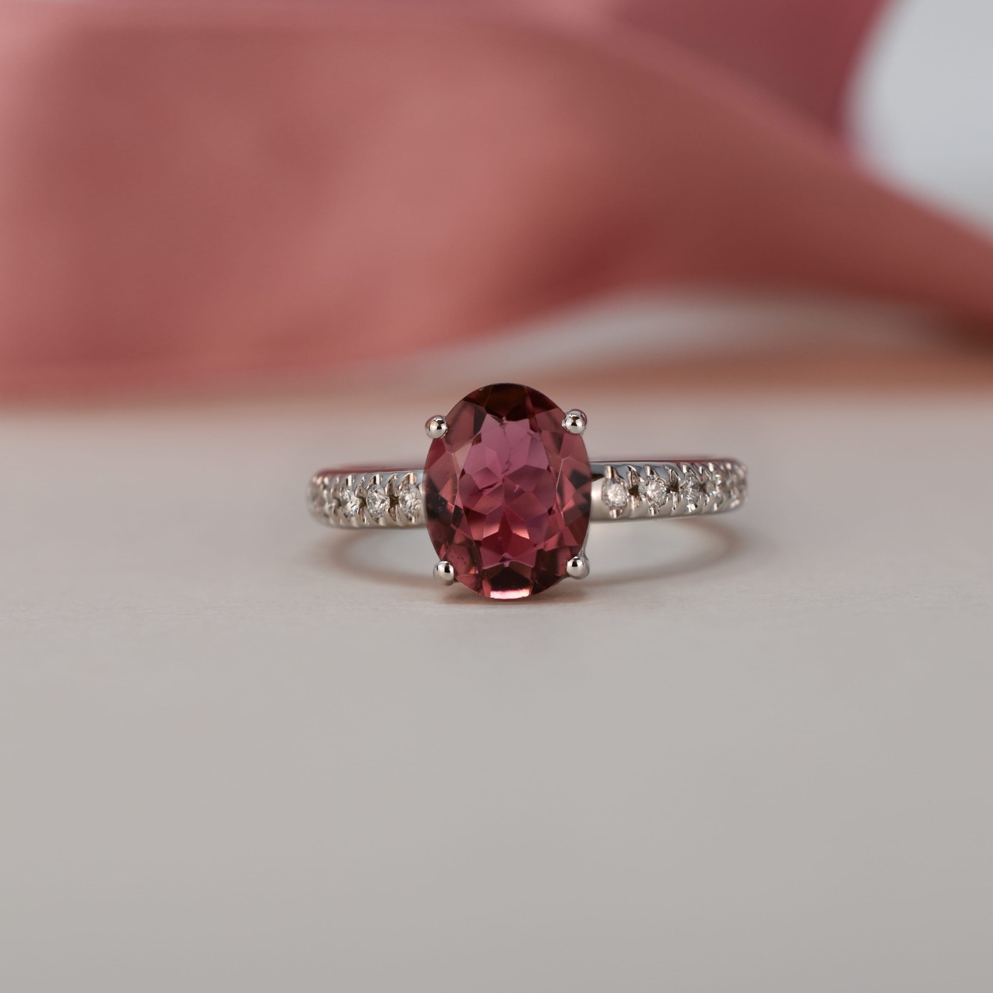 Anello tormalina rosa brasiliana 1,62 ct e brillanti
