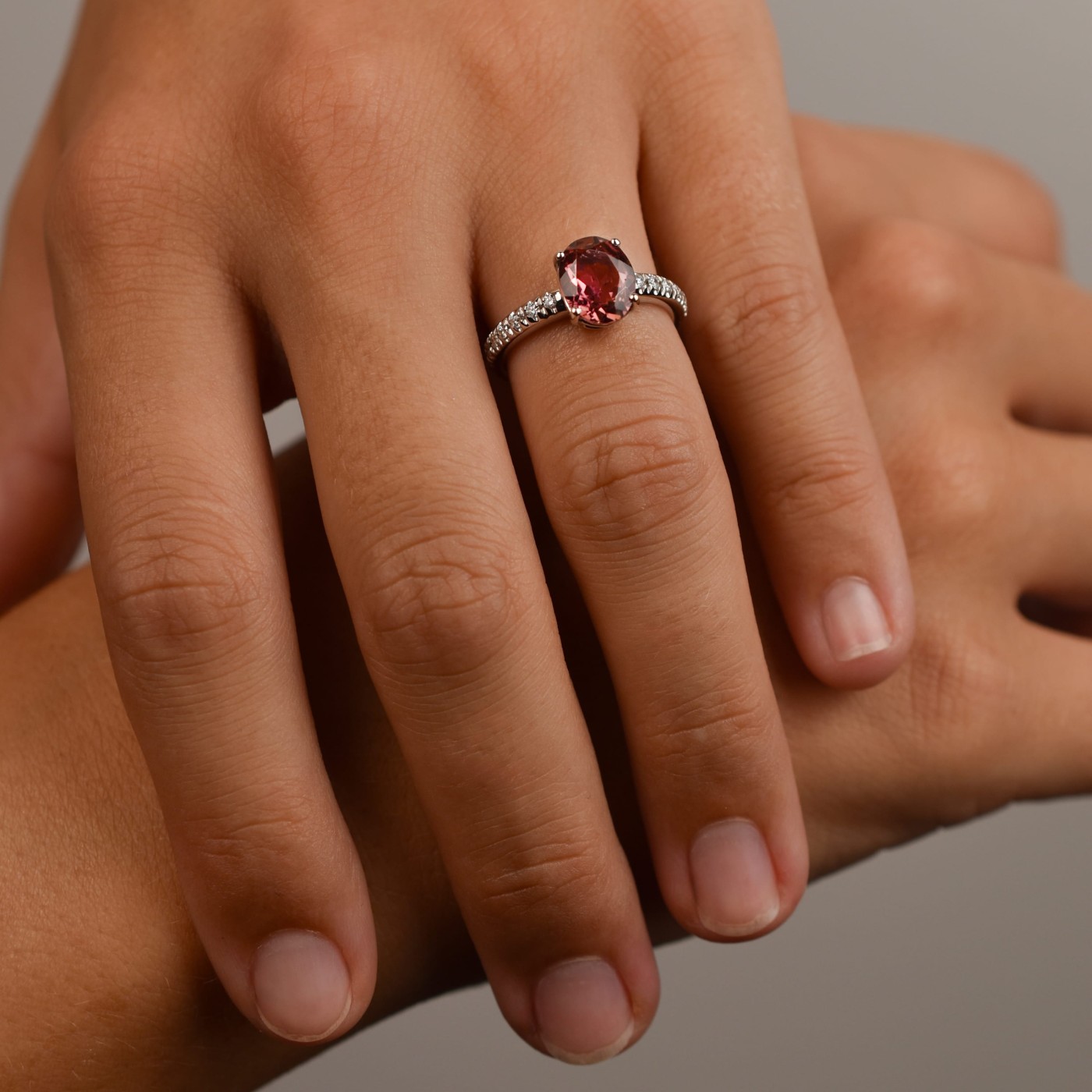 Anello tormalina rosa brasiliana 1,62 ct e brillanti