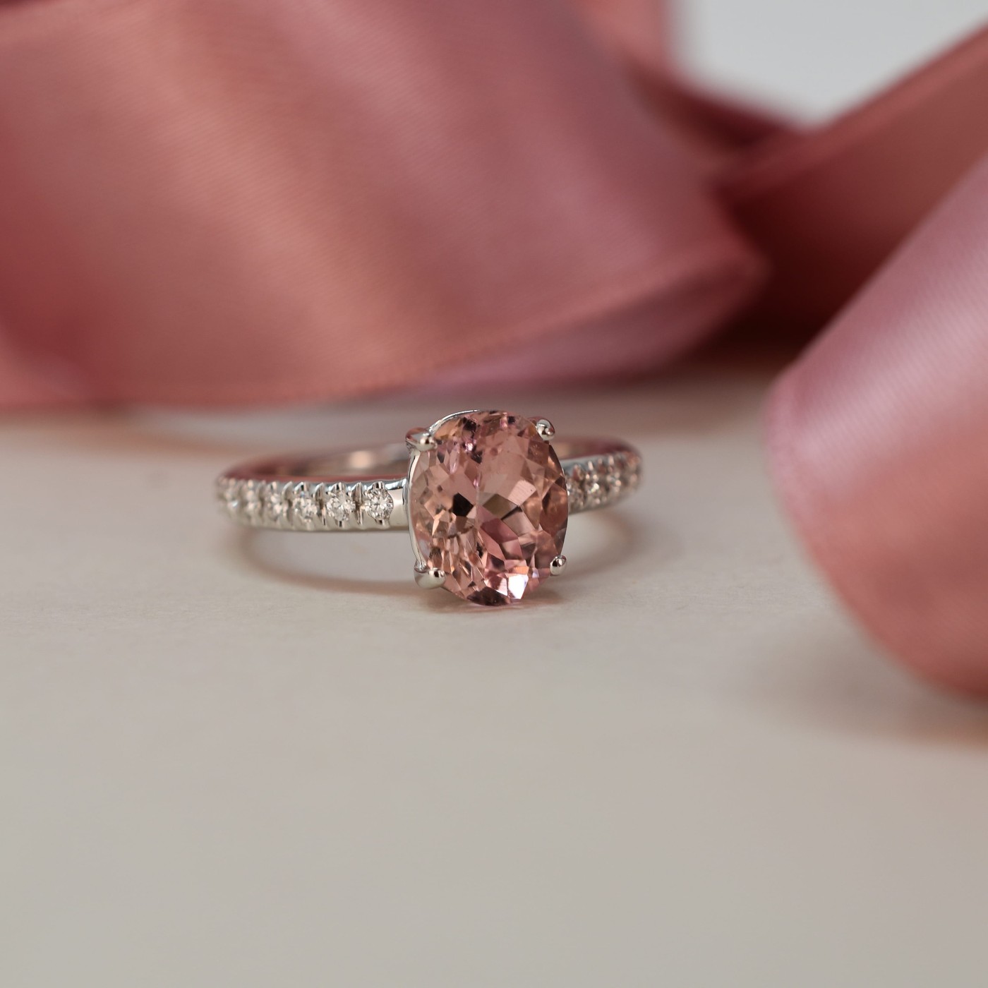 Anello tormalina rosa brasiliana 2,27 ct e brillanti
