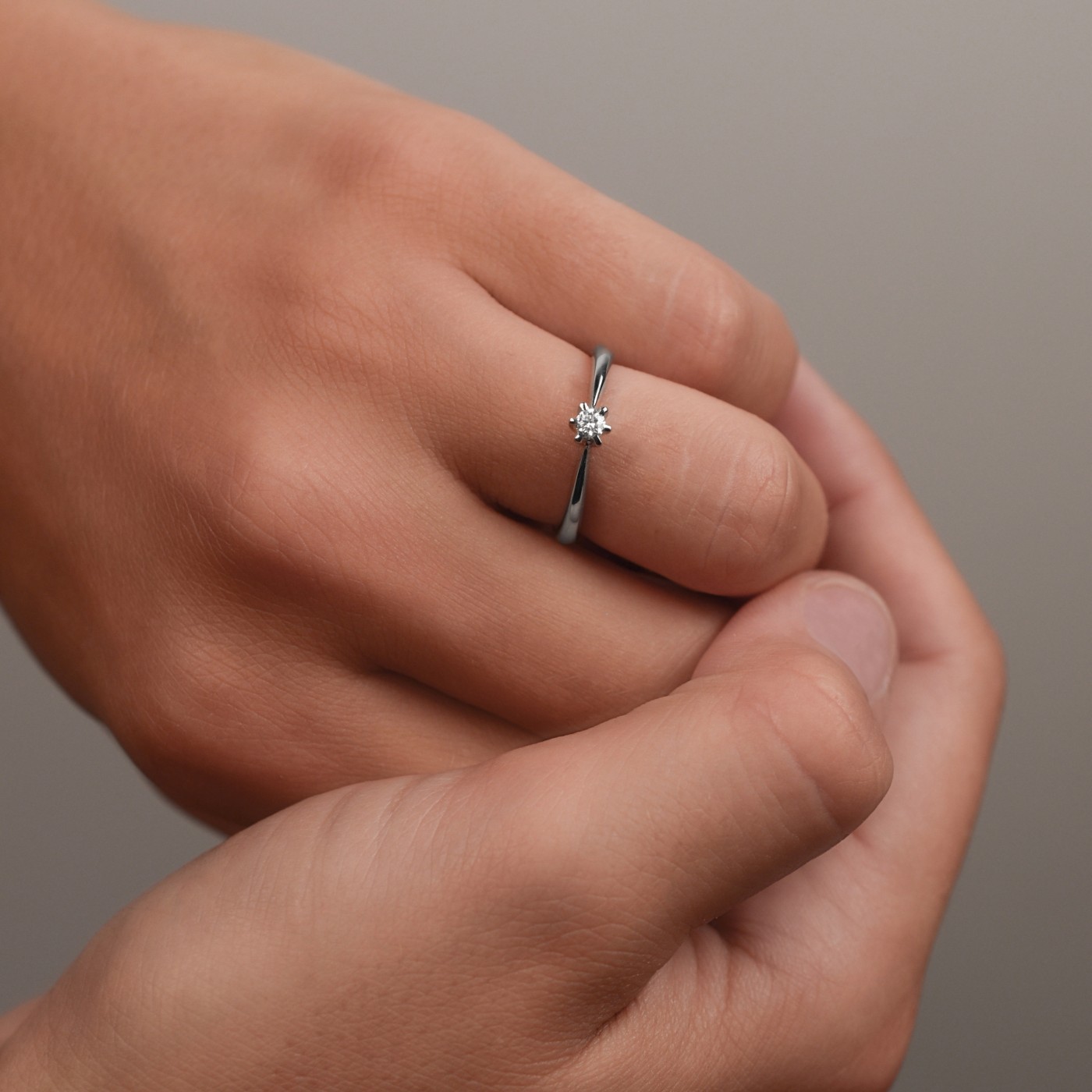 Anello solitario con brillante
