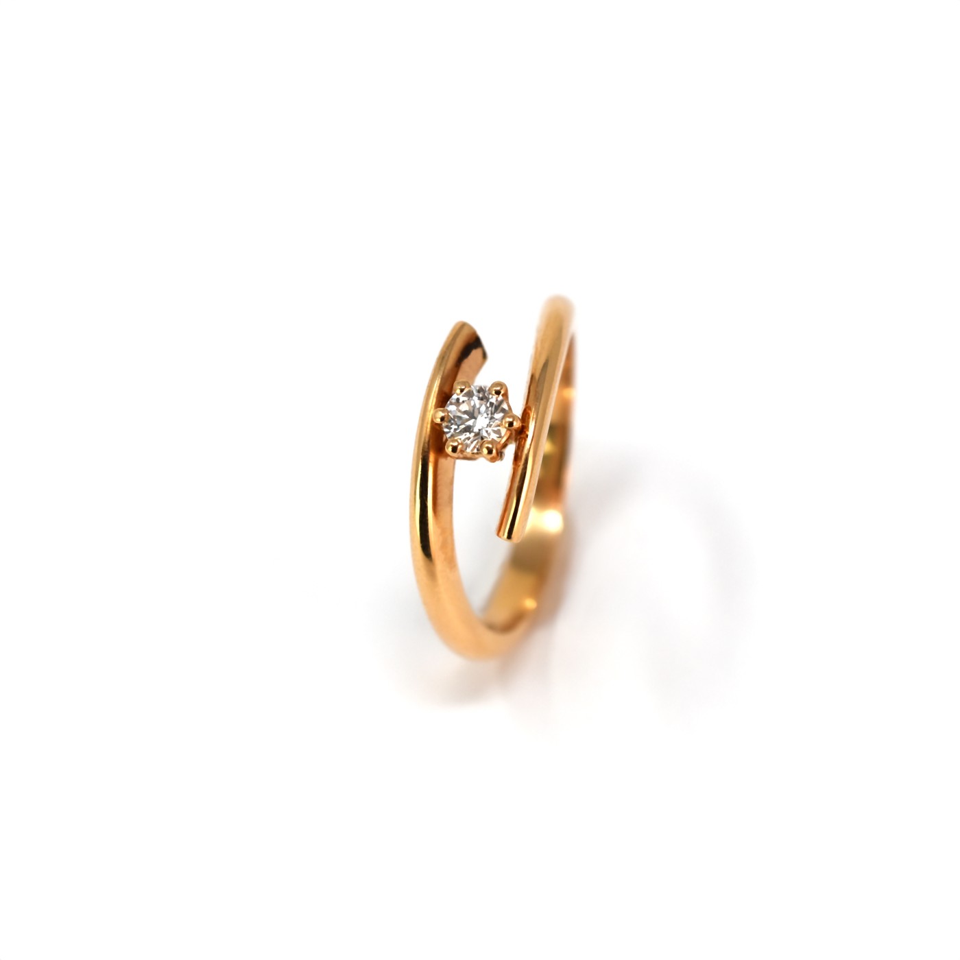 Anello in oro rosso con diamante taglio brillante